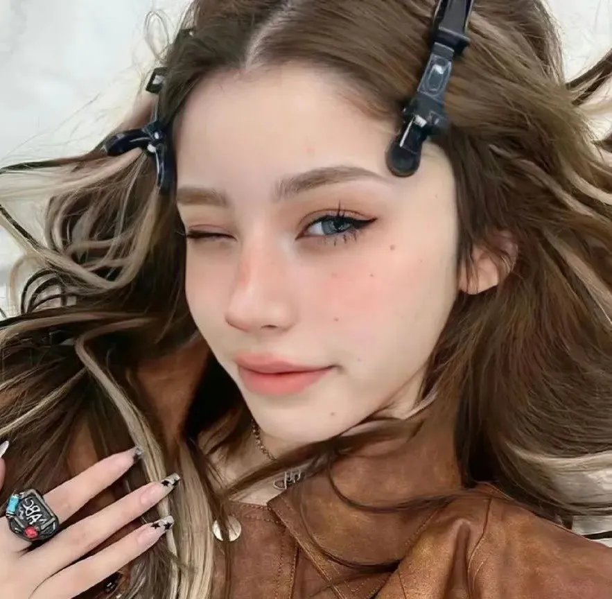 惠美李艺彩派海报